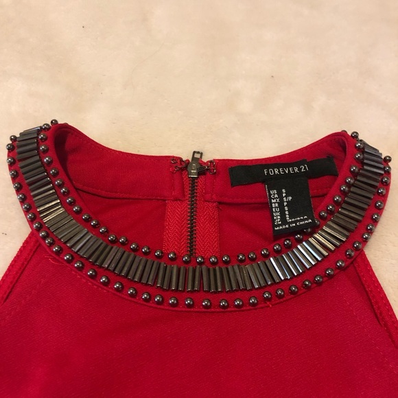 NWOT elegant crop top with embroidery - Picture 3 of 3